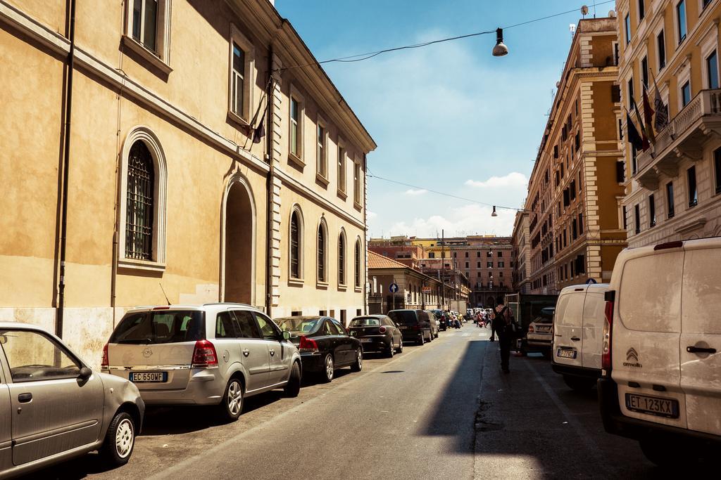 Bmga L Stylish Industrial Termini Apartment Rome Luaran gambar